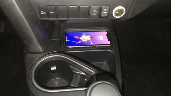 OE-Fit Car Wireless Charger with qi For TOYOTA RAV 14-18 fast chargers 10W in car chargers with 3 coils