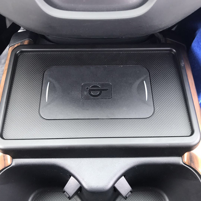 OE-Fit Car Wireless Charger with qi For HONDA CRV 2017- 2018 fast chargers 10W in car chargers with 3 coils