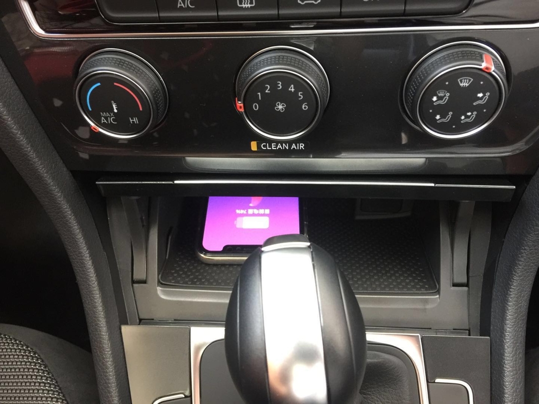 OE-fit Car Wireless Charger with qi For Volkswagen/ VW Golf 7 fast chargers 10W in car chargers with 3 coils